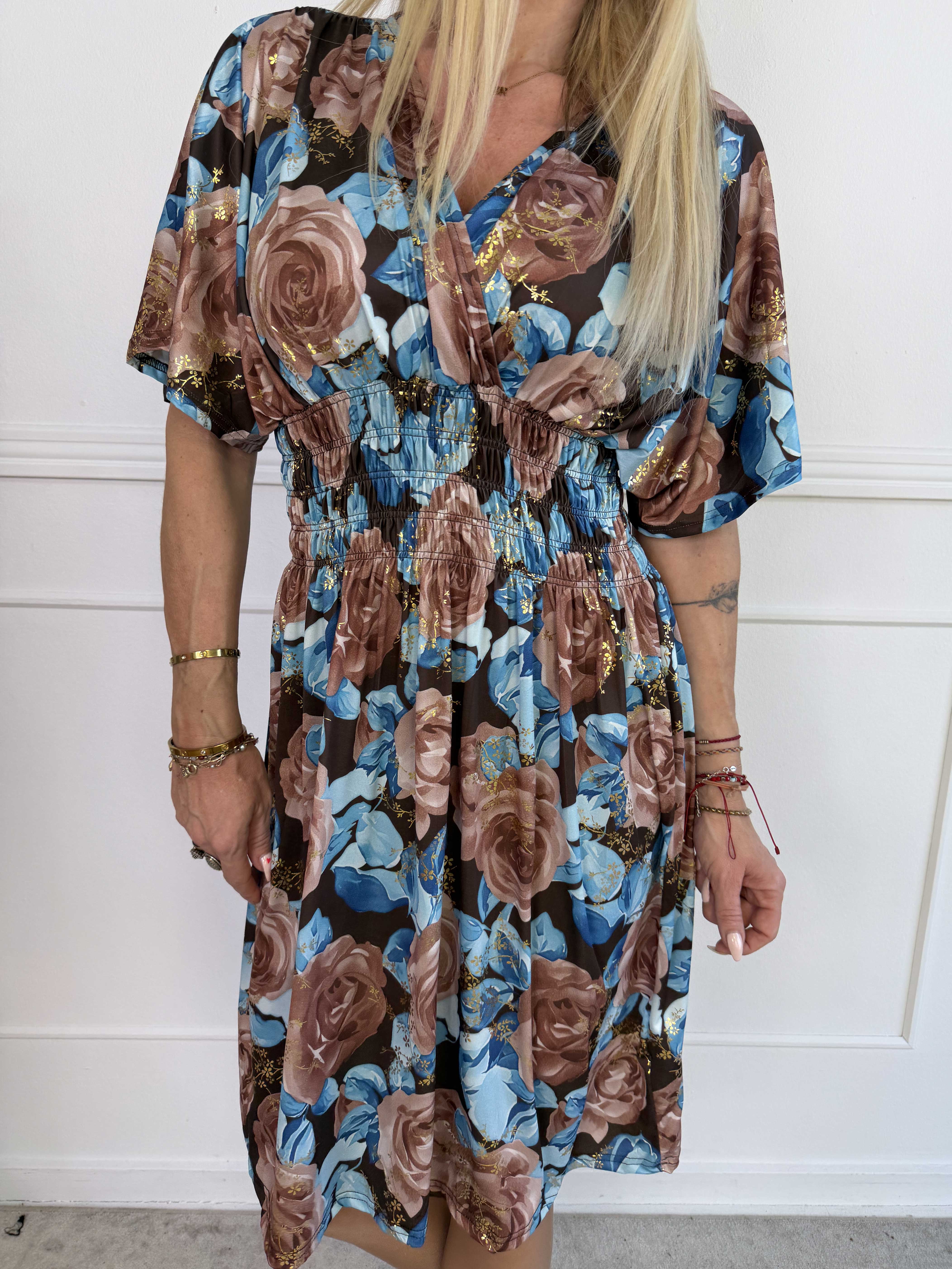 Pams Rose Short - Elastisk kjole med blomstermotiver og guld blade